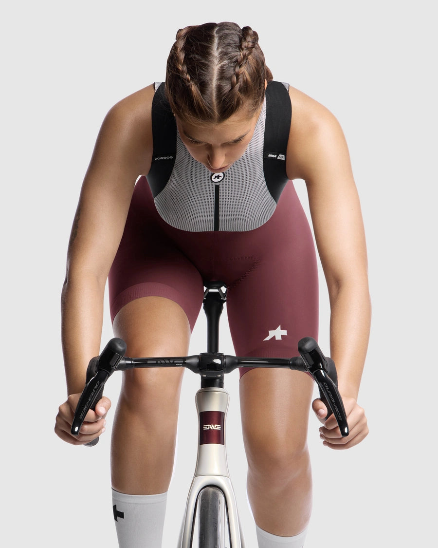 ASSOS UMA GT S11 Frau Burgundy Red Kurze Trägerhose