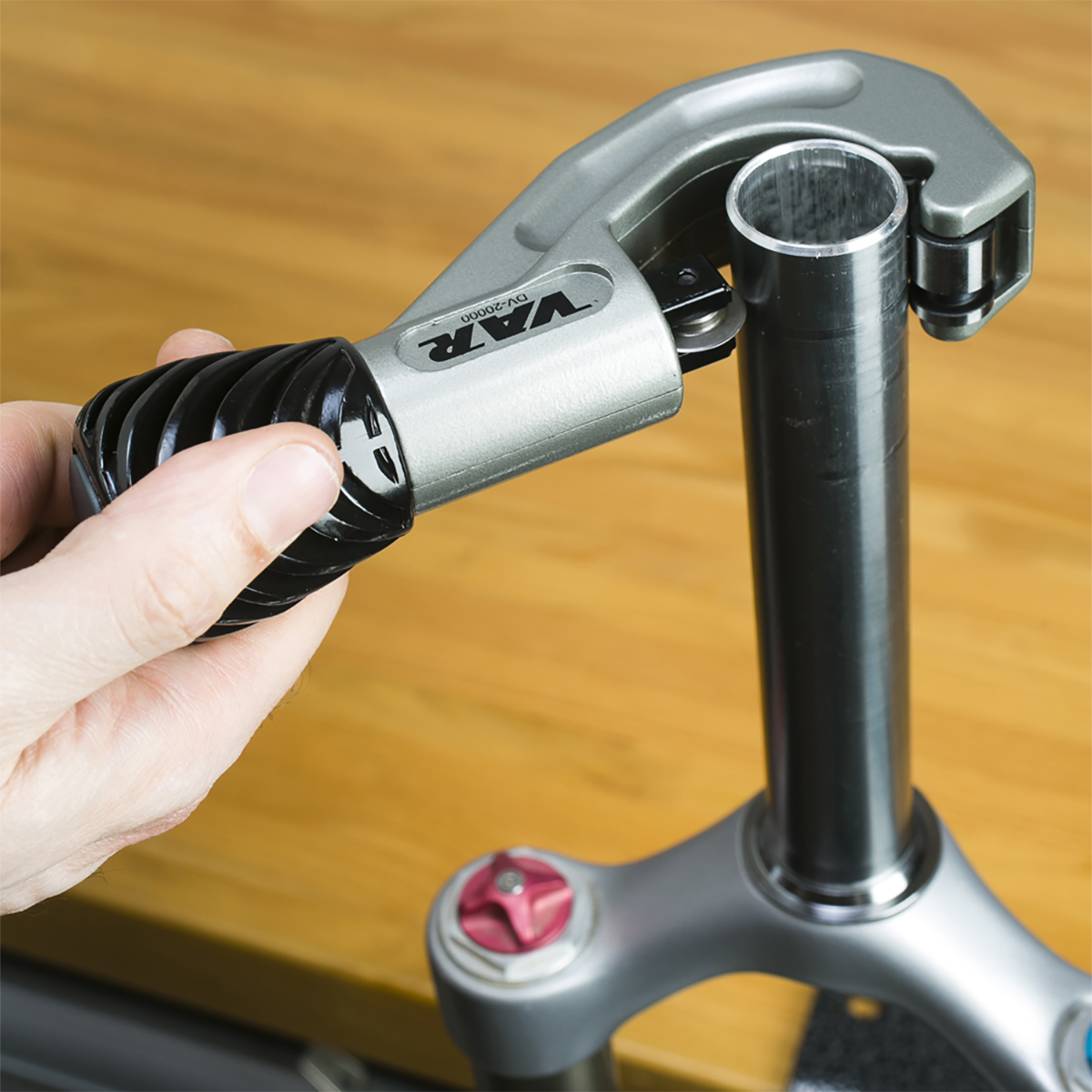 Rohrschnitt von 3 bis 42 mm mit VAR DV-20000 Entgrater