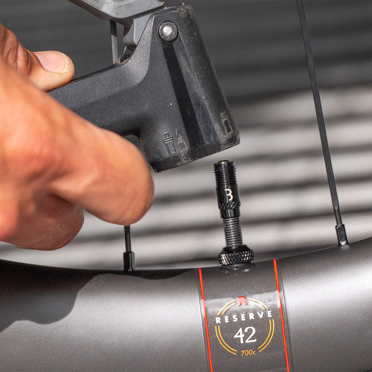 2er Set BBB CORE CAP Ventilkappen mit Muttern Violett