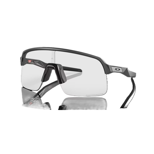 Brille OAKLEY SUTRO LITE Matt Carbon Glas Clear Photochromic - O9463-4539