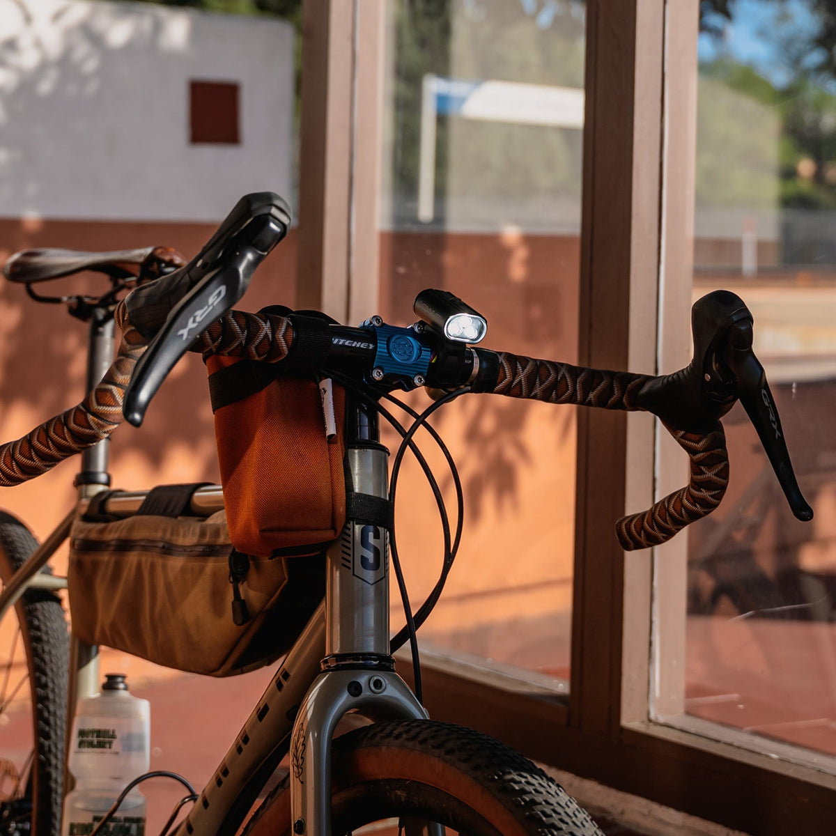Lezyne Mini Drive 450+ Front am Rennrad