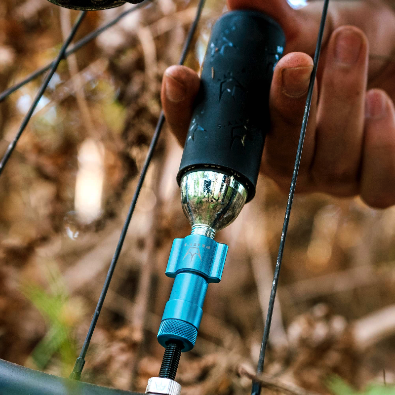 CO2-Schlagbolzen PEATY'S HOLESHOT MTB + 2 CO2-Patronen mit Gewinde 25 g Silber