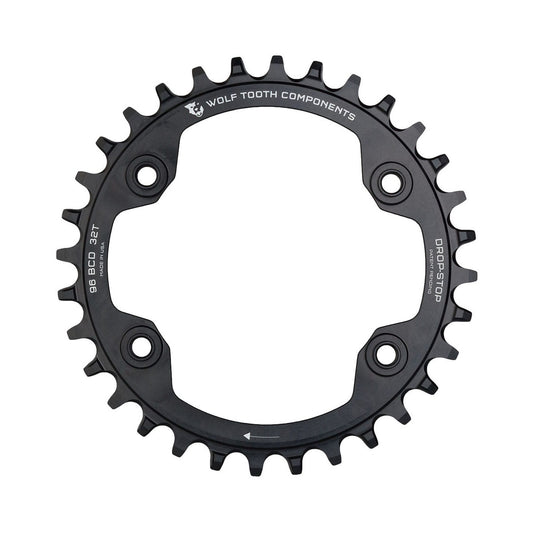 Einfach-Kettenblatt WOLF TOOTH 96 BCD 11-fach Shimano XTR M9000/M9020, 4-Loch, 96 mm, Schwarz — Kettenblatt auf weißem Hintergrund