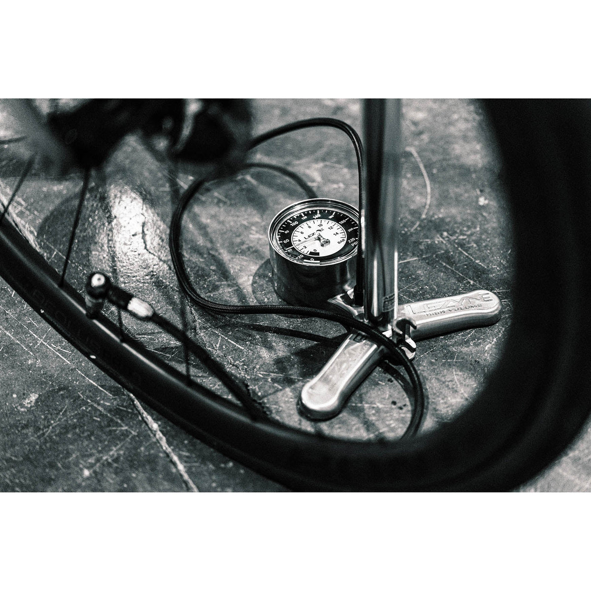 LEZYNE CNC FLOOR DRIVE ABS-1 Pro Standpumpe, satinschwarz