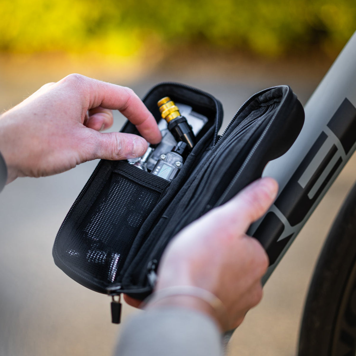 LEZYNE FLOW CADDY PRO Werkzeugflasche Schwarz