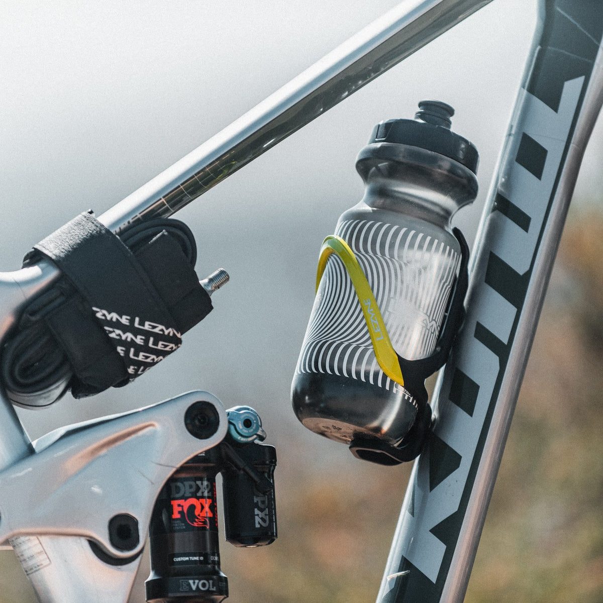LEZYNE MATRIX TEAM Flaschenhalter Weiß