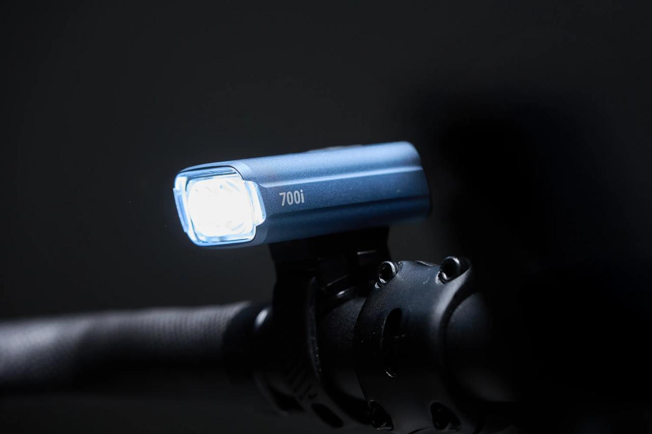 Frontbeleuchtung BBB NANOSTRIKE 700 i Blau
