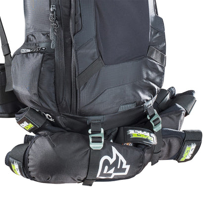 Rucksack mit integriertem Rückenprotektor EVOC PROTECTOR FR ENDURO BLACKLINE 16 Schwarz