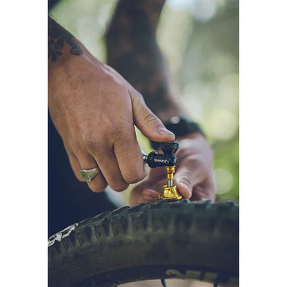 Tubeless-Reparatur-Kit CO2-Injektor LEZYNE BLASTER + 5 Dochte + 2x CO2-Kartuschen