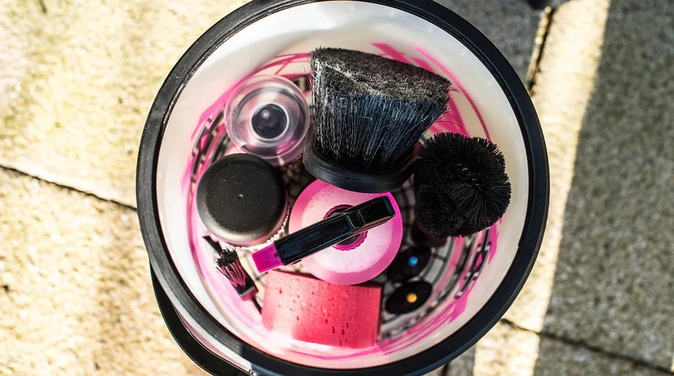 MUC-OFF BUCKET KIT Pflege-Kit