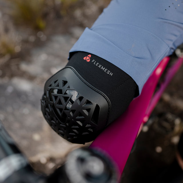 LEATT FLEXMESH Knieschützer Schwarz