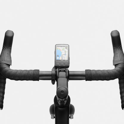 WAHOO ELEMNT ROAM V3 GPS-Fahrradcomputer — am Fahrrad montiert, Blick auf den Lenkerbereich
