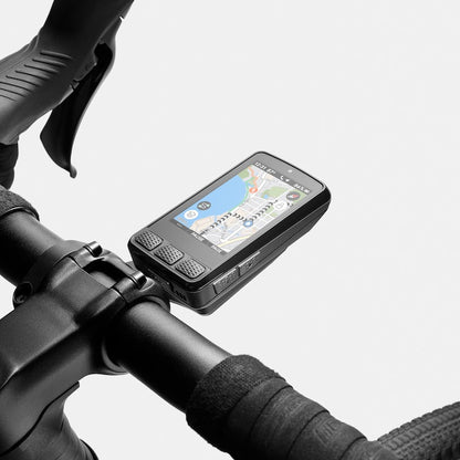 WAHOO ELEMNT ROAM V3 GPS-Fahrradcomputer — am Lenker montiert, Dreiviertelansicht