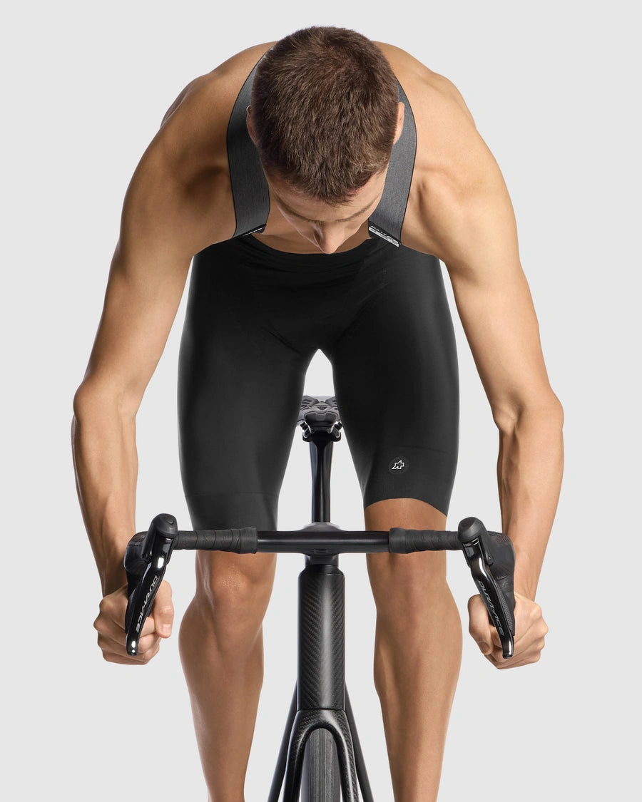 ASSOS MILLE GTS S11 Regular Schwarze kurze Trägerhose