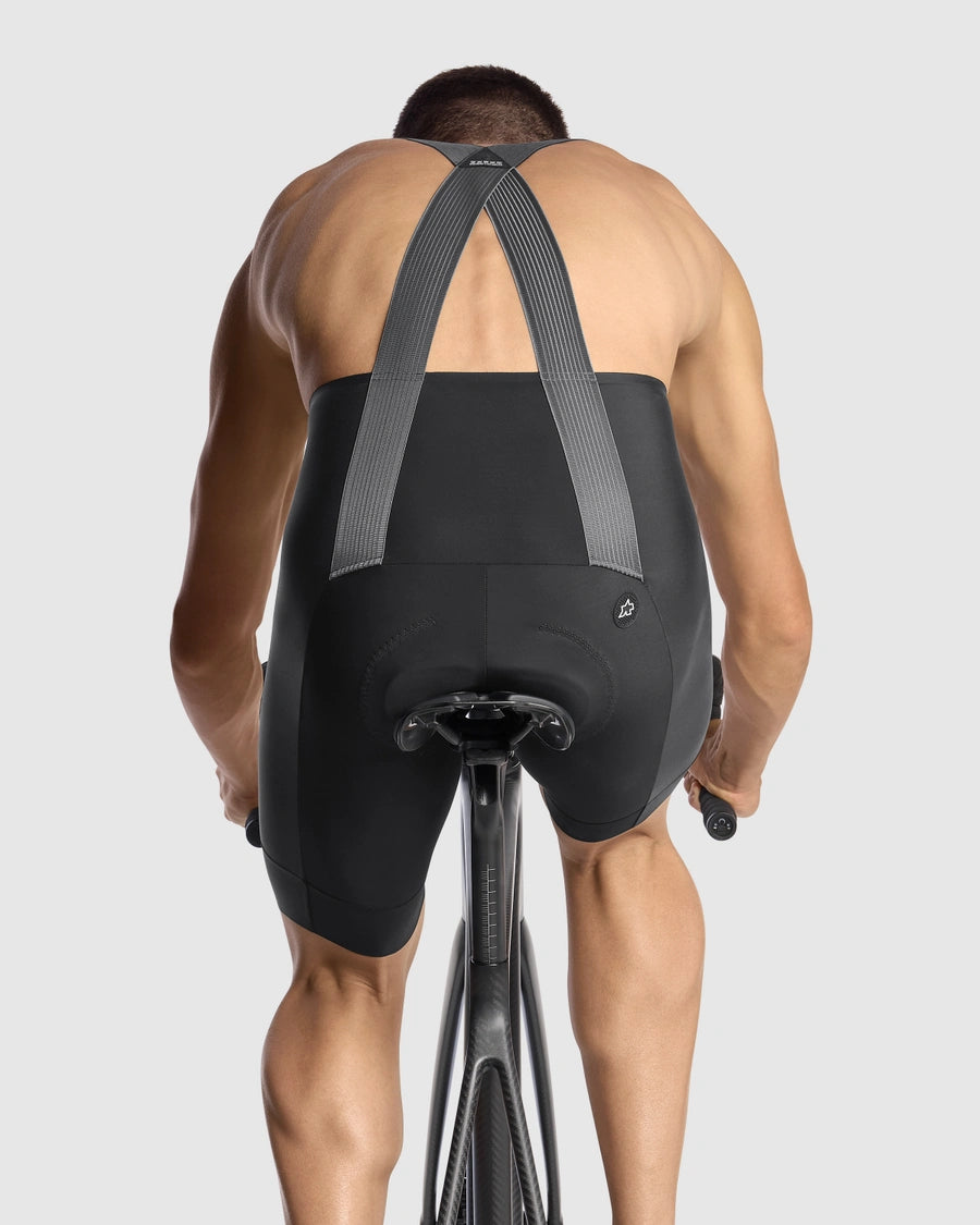 ASSOS MILLE GTS S11 Regular Schwarze kurze Trägerhose