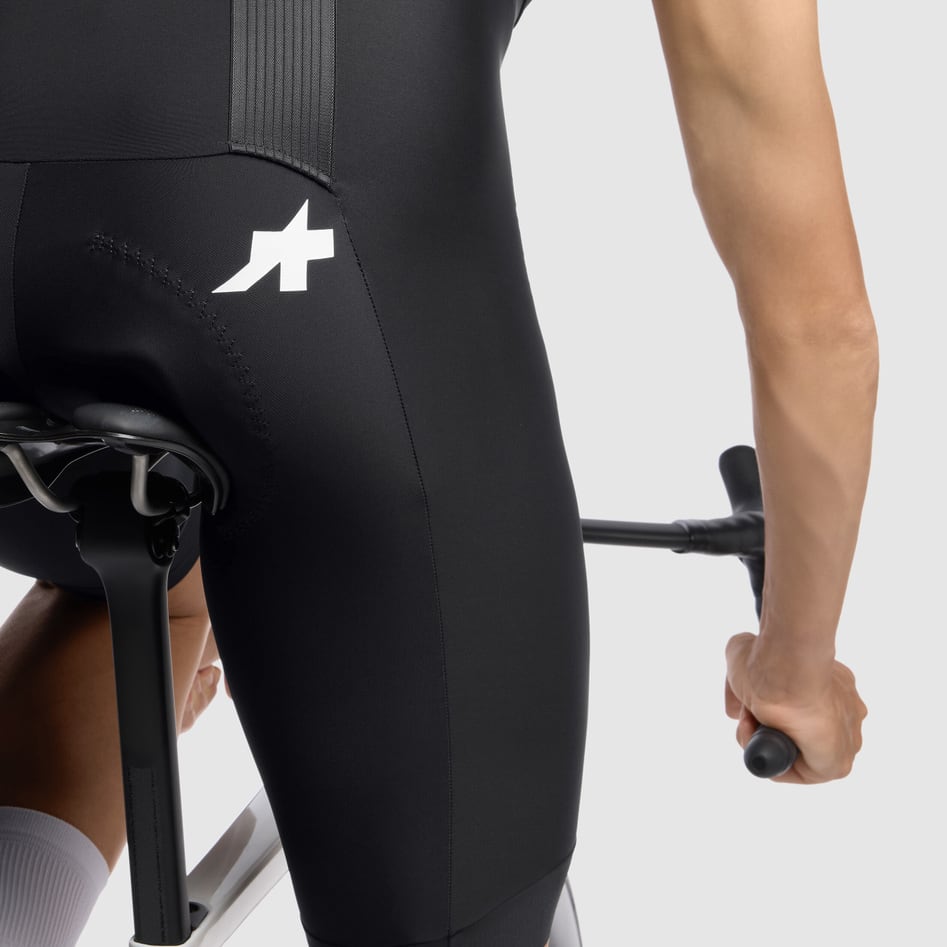 ASSOS MILLE GT S11 Kurze Trägerhose Schwarz