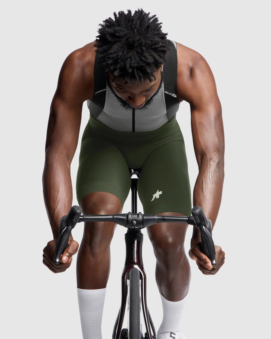 ASSOS MILLE GT S11 Moss Green Kurze Trägerhose