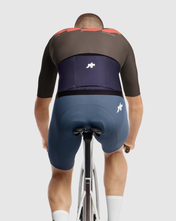 ASSOS EQUIPE R S11 We are the A Trikot Kurzarm Braun