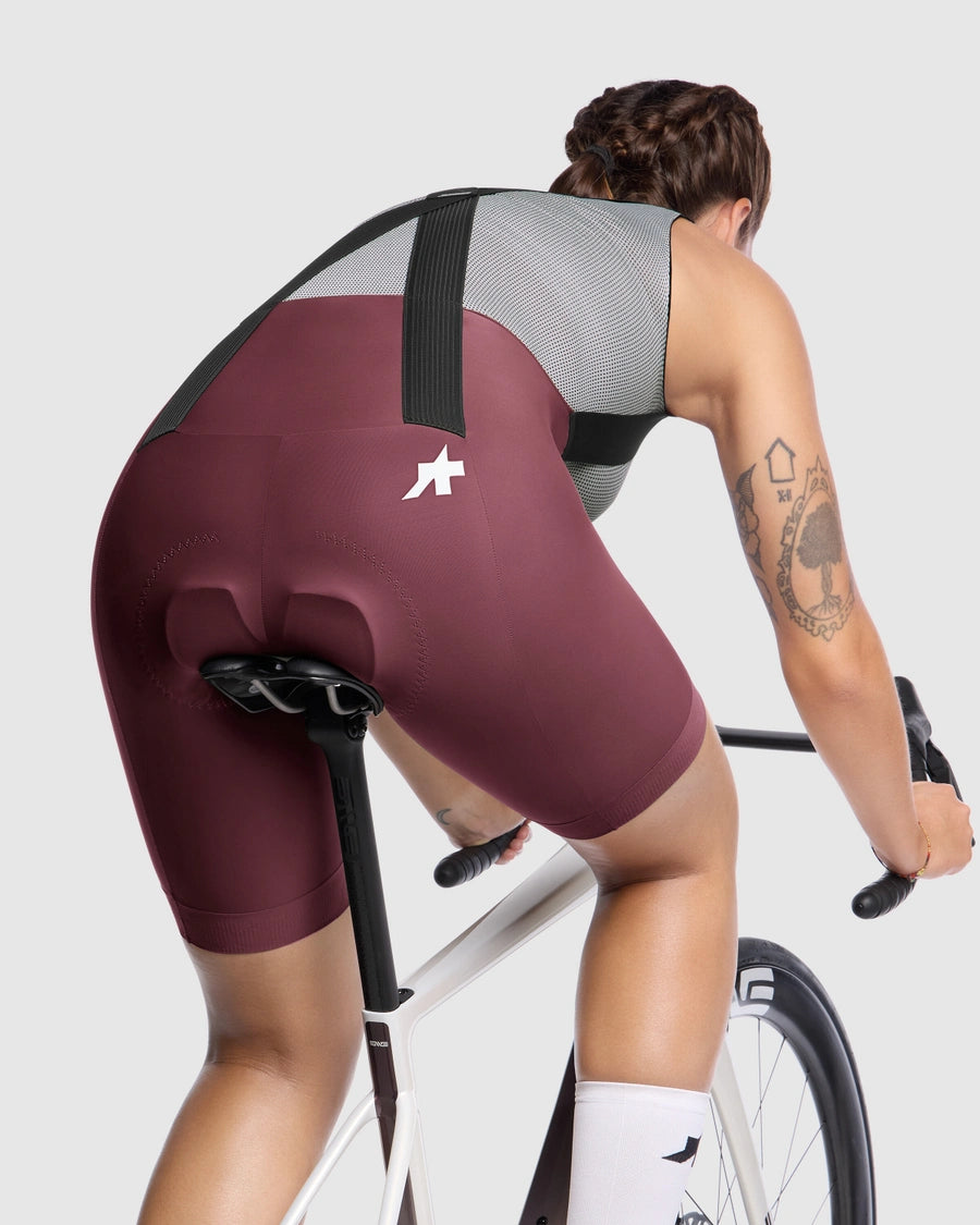ASSOS UMA GT S11 Frau Burgundy Red Kurze Trägerhose