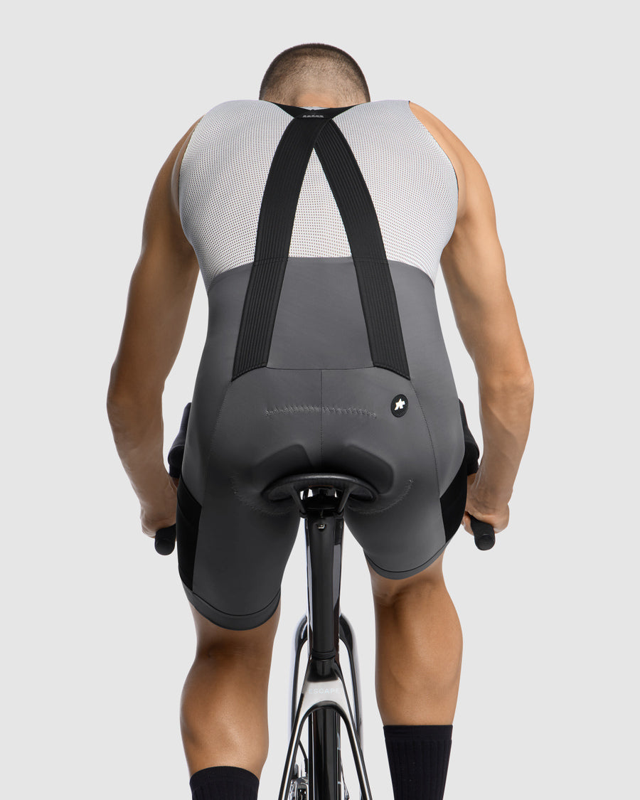 ASSOS TACTICA KIESKAFER GRAVEL T5 Kurze Trägerhose Grau