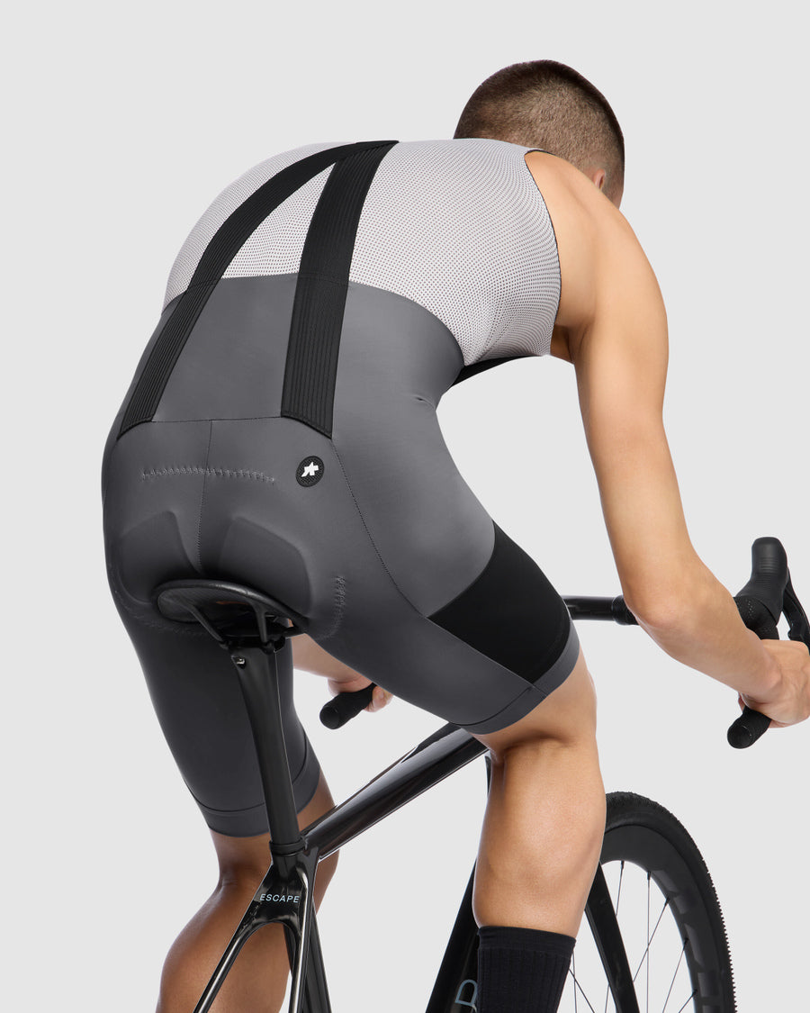 ASSOS TACTICA KIESKAFER GRAVEL T5 Kurze Trägerhose Grau