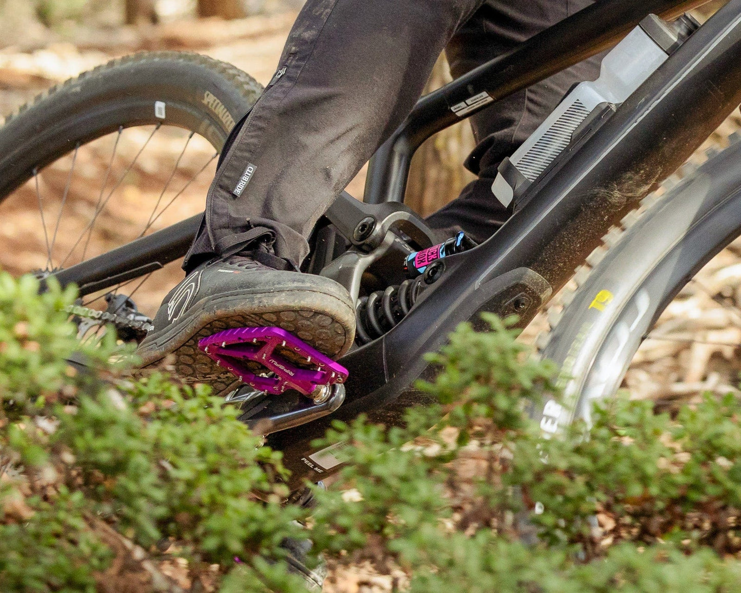 WOLF TOOTH RIPSAW Flachpedale, violett