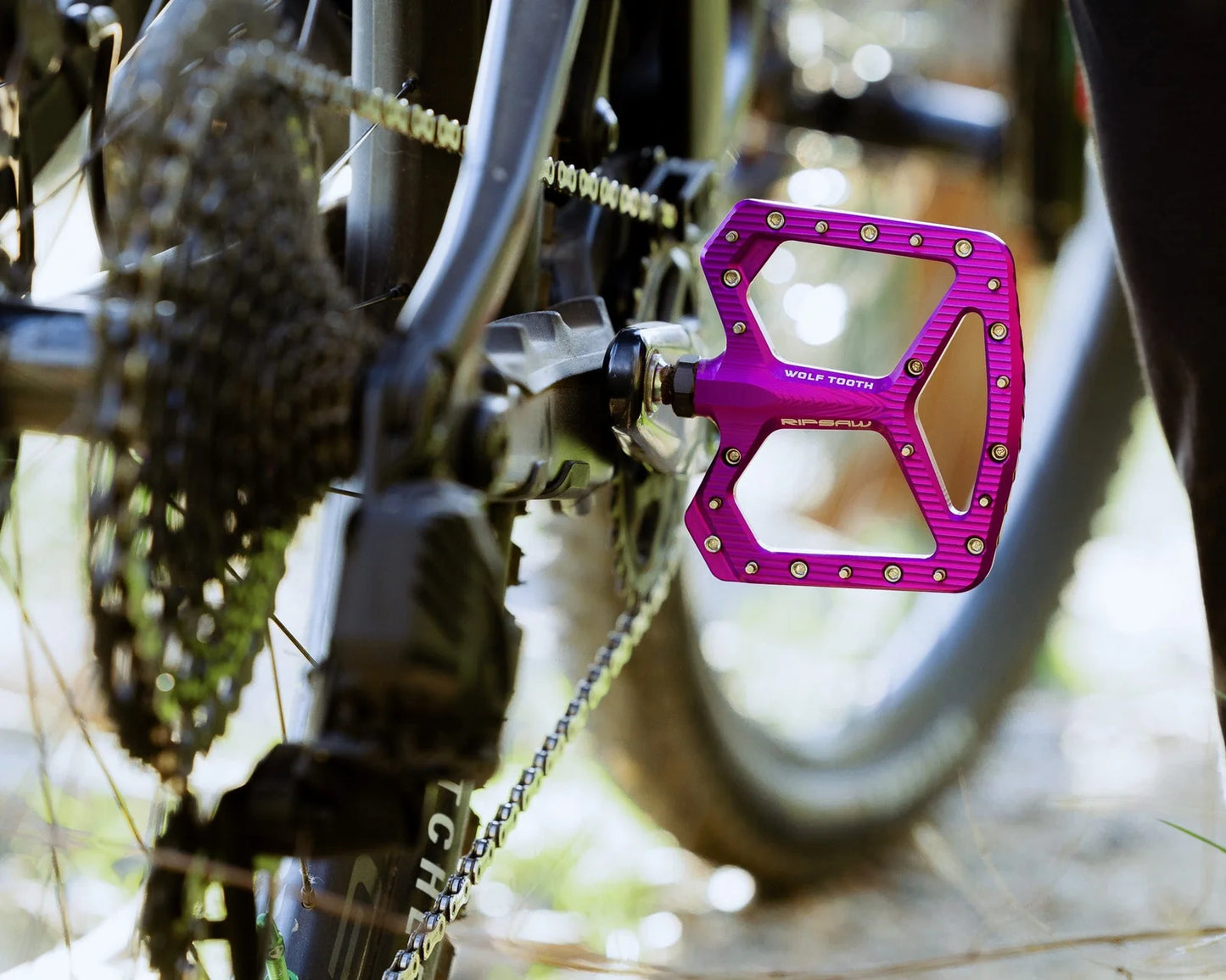 WOLF TOOTH RIPSAW Flachpedale, violett