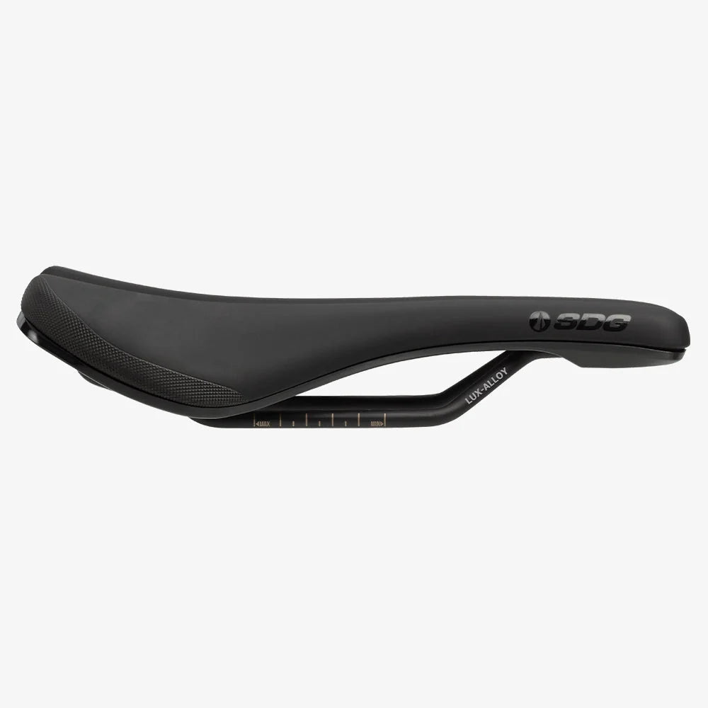 SDG BEL-AIR V3 Air Foam Sattel mit Lux-Alloy-Streben, Schwarz