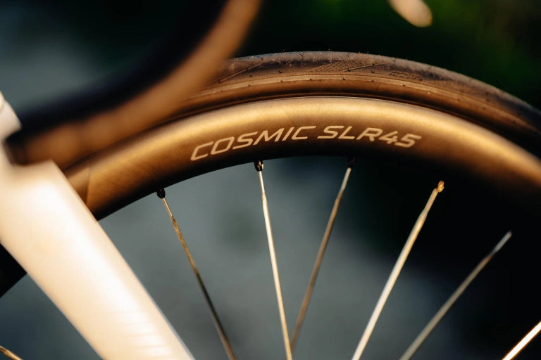 Laufradsatz MAVIC COSMIC SLR 45 Tubeless Ready (Center Lock) Silber