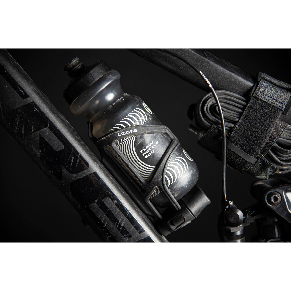 LEZYNE FLOW BOTTLE Fahrradflasche in Grau