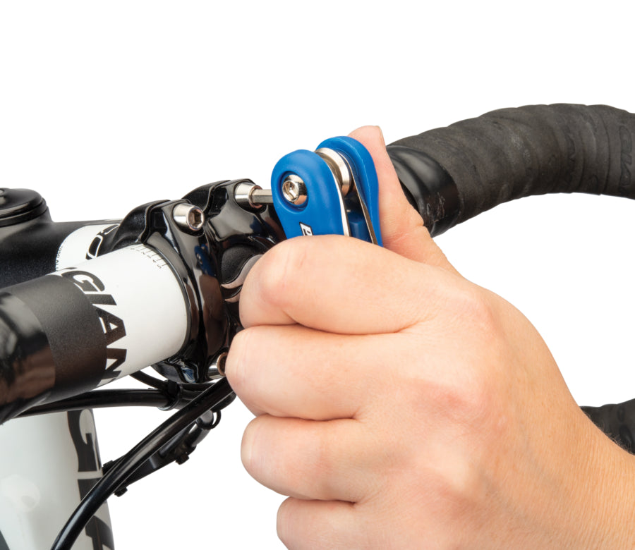 Park Tool MTC-10 beim Lösen von Vorbauschrauben