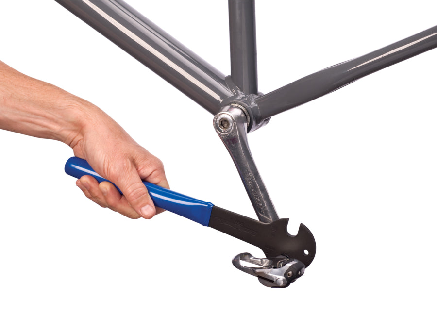 Park Tool PW-3 an einem Pedal angesetzt