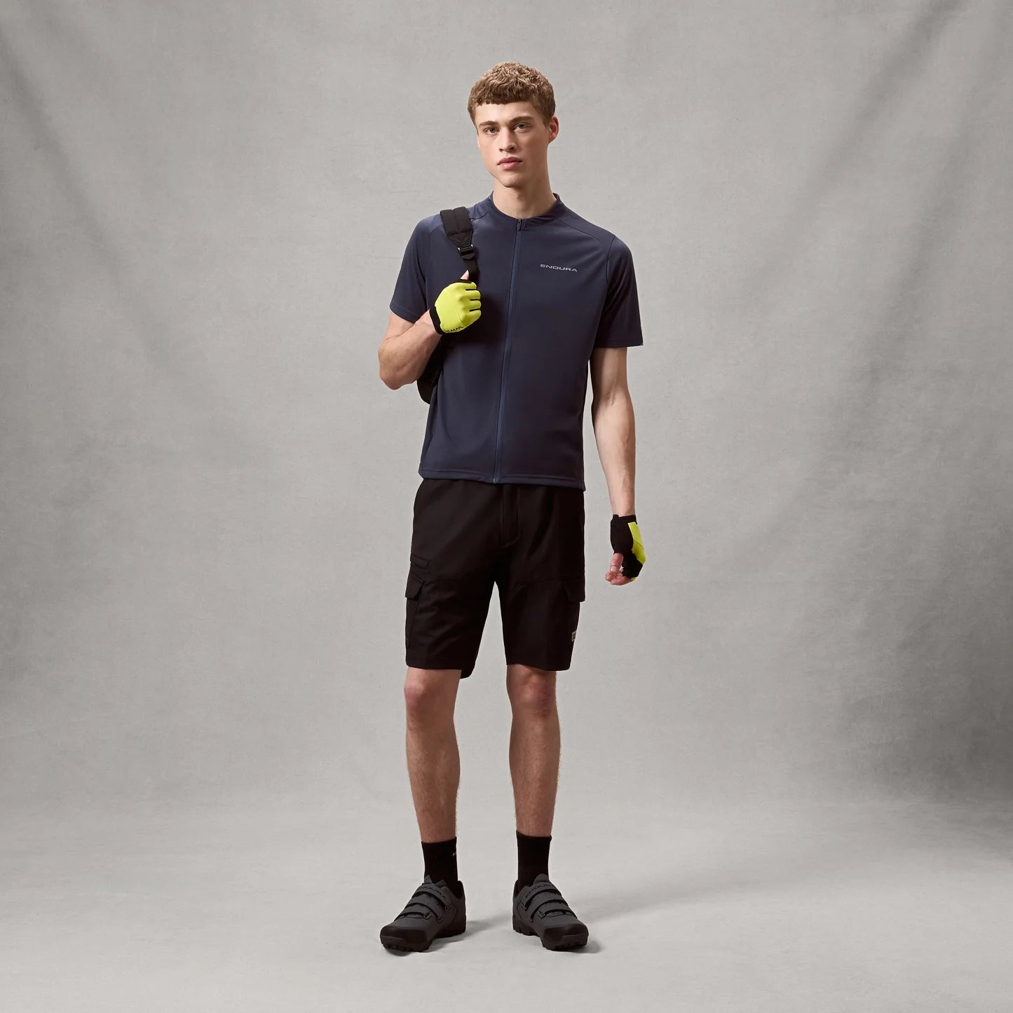 ENDURA LOOP ZIPPED Trikot Kurzarm Carbon Grau
