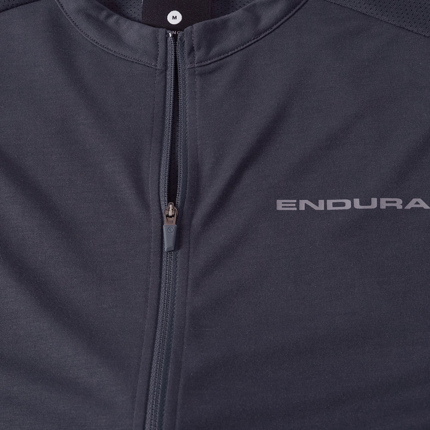 ENDURA LOOP ZIPPED Trikot Kurzarm Carbon Grau