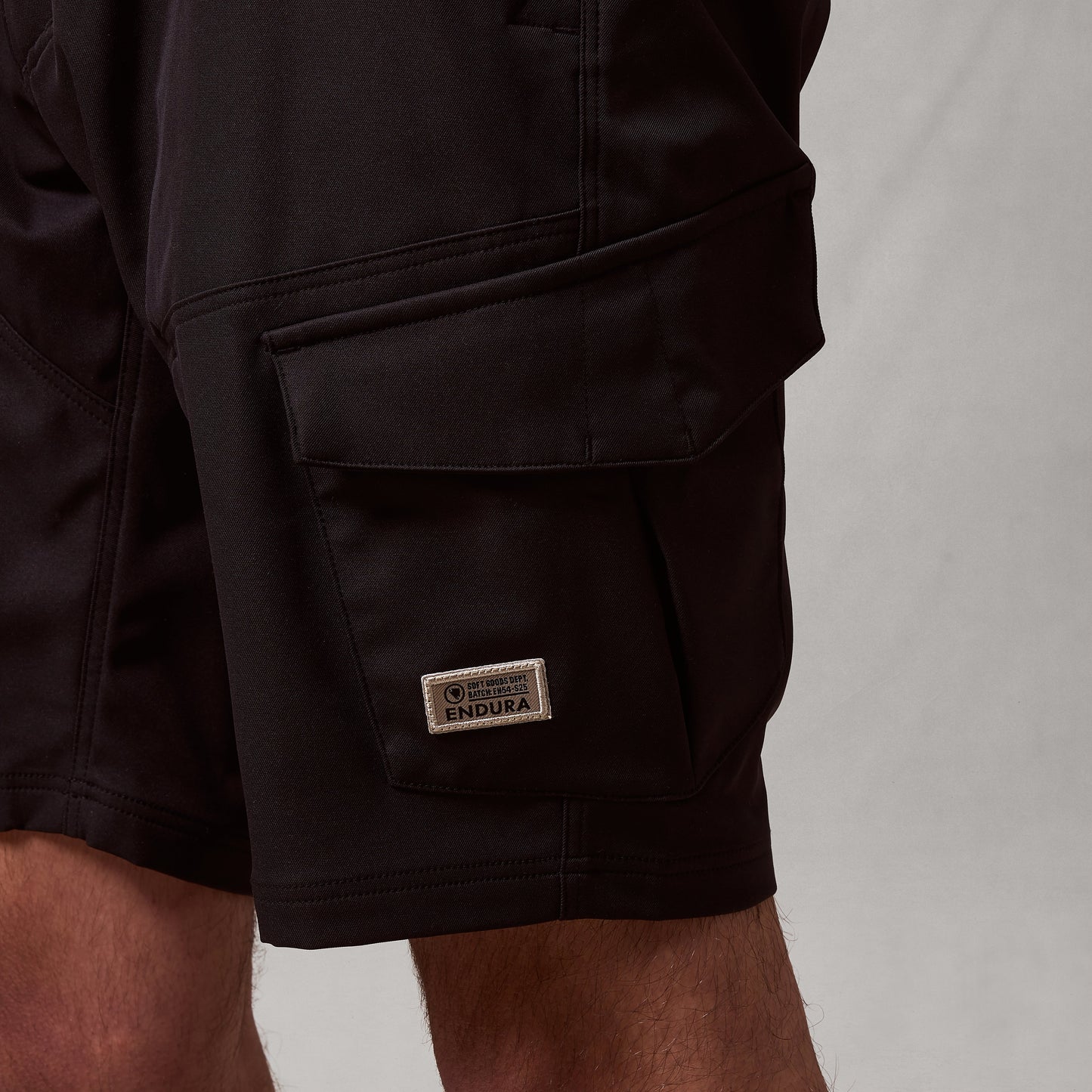 ENDURA LOOP CARGO Shorts Schwarz
