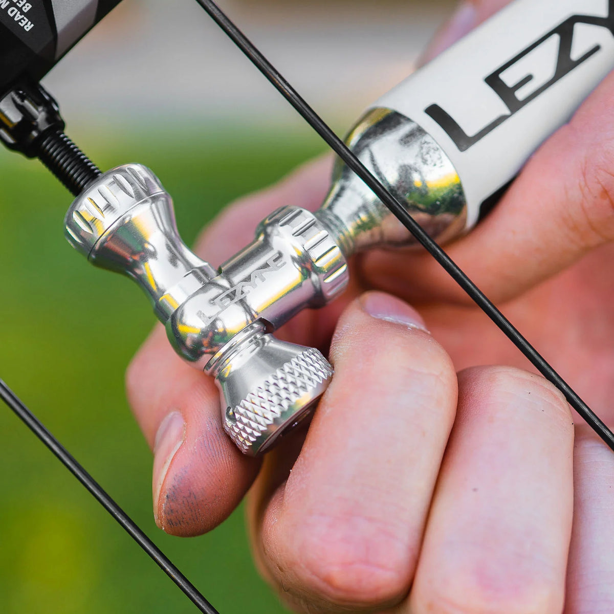 LEZYNE CONTROL DRIVE CO2-Inflator + CO2-Gewindekartusche, Rot