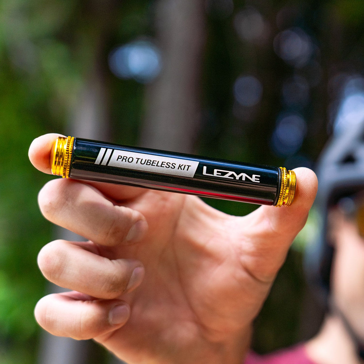 LEZYNE PRO Loaded Tubeless-Reparaturset mit 20-g-CO2-Kartusche Schwarz