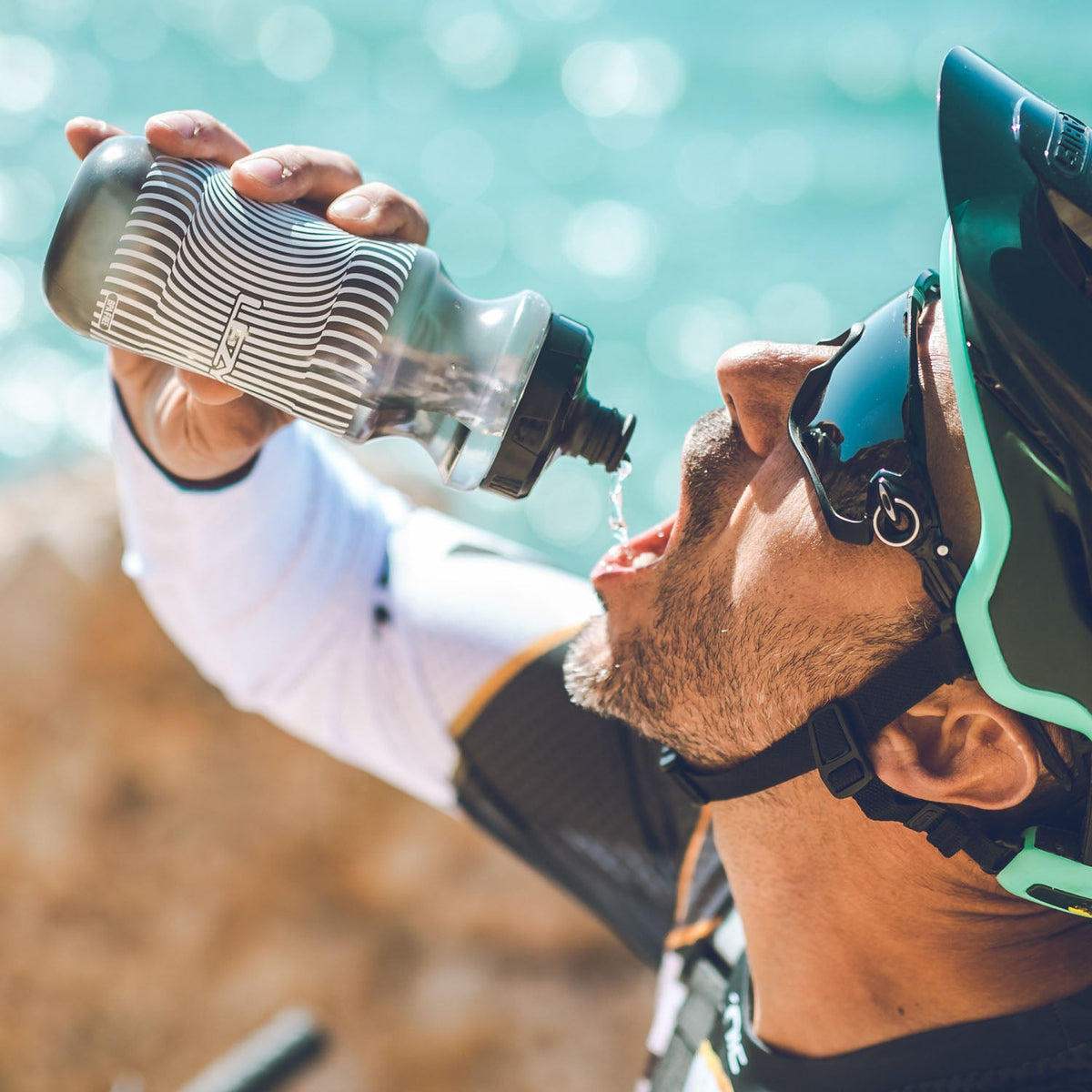 LEZYNE FLOW BOTTLE Fahrradflasche in Grau