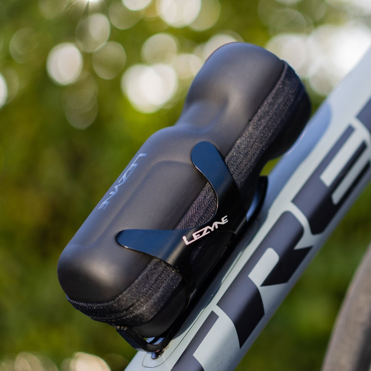 LEZYNE CNC ALLOY CAGE Flaschenhalter Mattschwarz