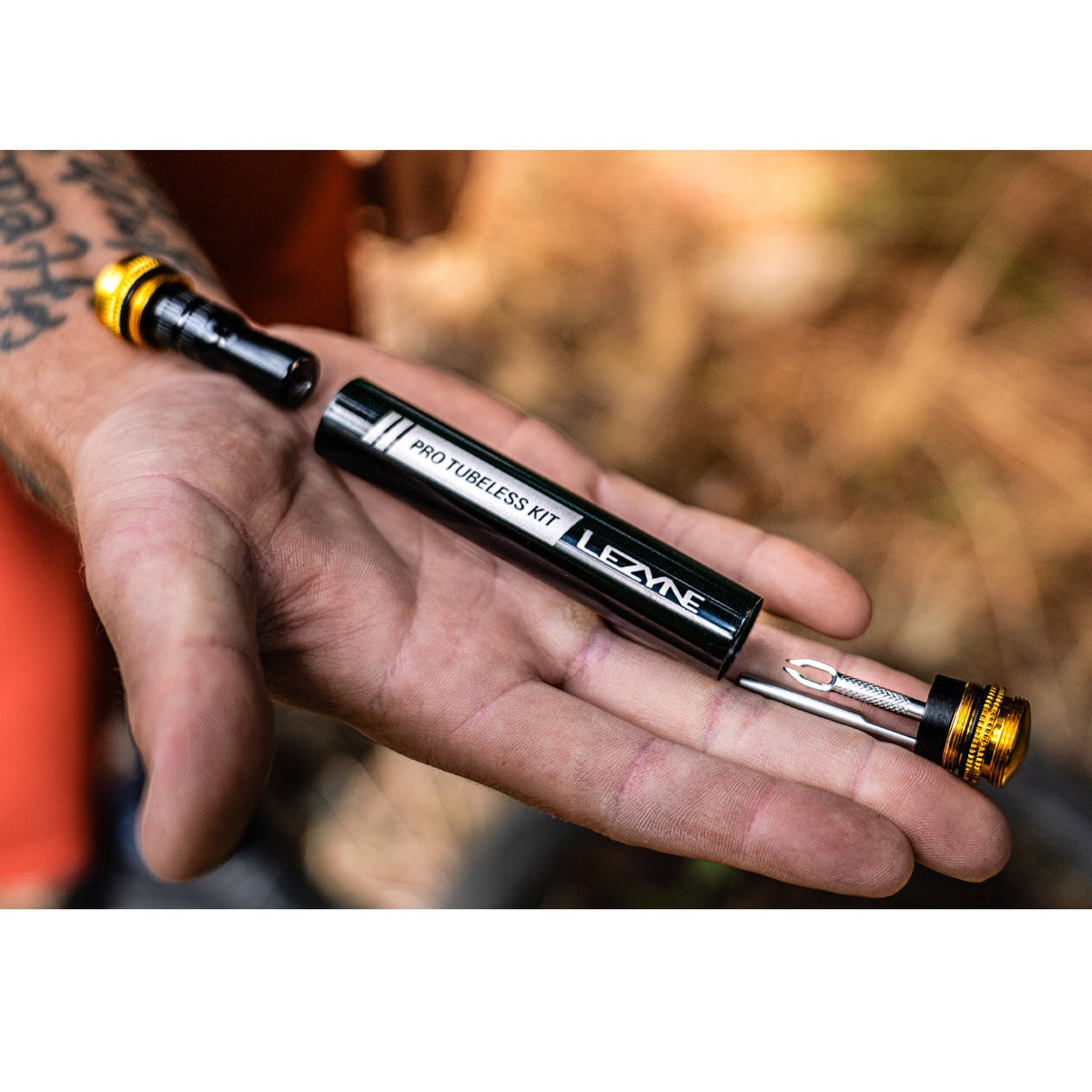 LEZYNE PRO Loaded Tubeless-Reparaturset mit 20-g-CO2-Kartusche Schwarz