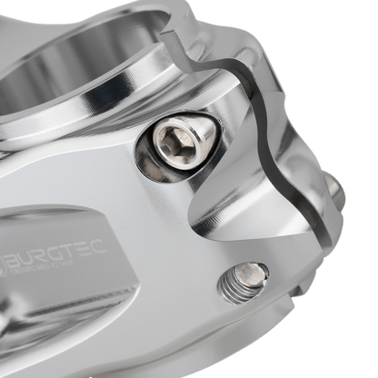 BURGTEC ENDURO MK3 Vorbau in Silber — Detail der Gabelschaftklemmung