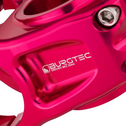 BURGTEC ENDURO MK3 Vorbau in Rosa — Detail des gefrästen Vorbaukörpers