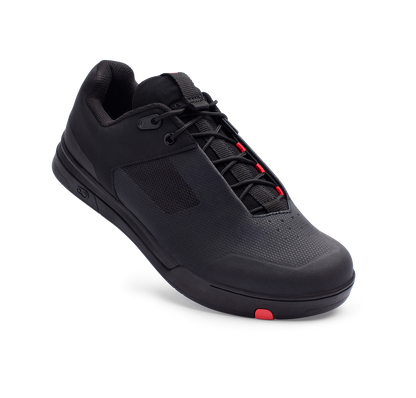 CRANKBROTHERS MALLET LACE CLIP-IN MTB-Schuhe in Schwarz/Rot – Dreiviertelansicht