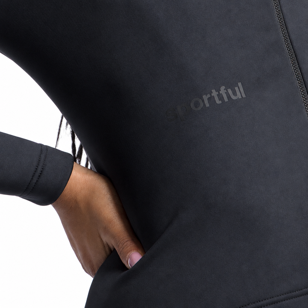 SPORTFUL CLASSIC 2 Damenjacke in Schwarz, Vorderseitendetail auf weißem Hintergrund