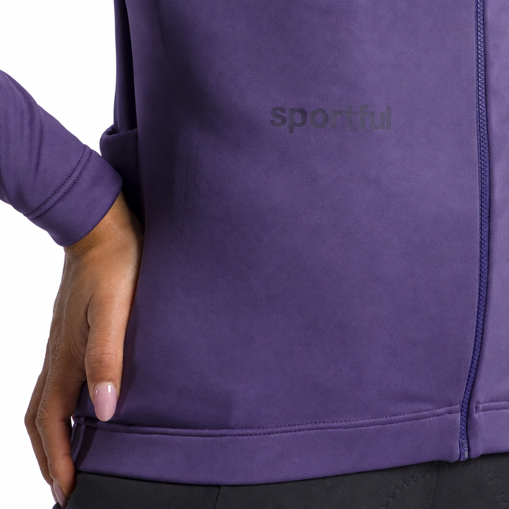 SPORTFUL CLASSIC 2 Damenjacke in Violett, Detail der Vorderseite vor weißem Hintergrund