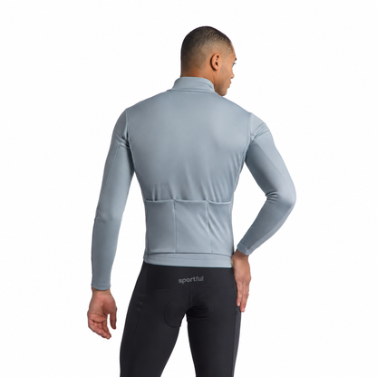 SPORTFUL CLASSIC 2 Jacke in Grau, Rückansicht vor weißem Hintergrund