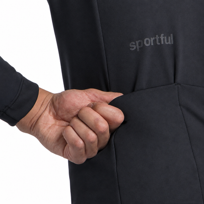 SPORTFUL CLASSIC 2 Jacke in Schwarz, Taschendetail vor weißem Hintergrund