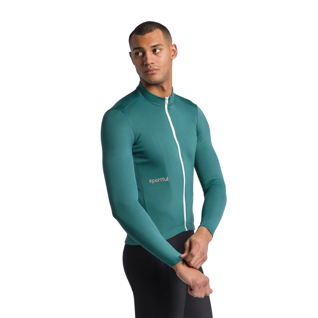Grünes Sportful Classic Radtrikot, Vorderansicht vor weißem Hintergrund