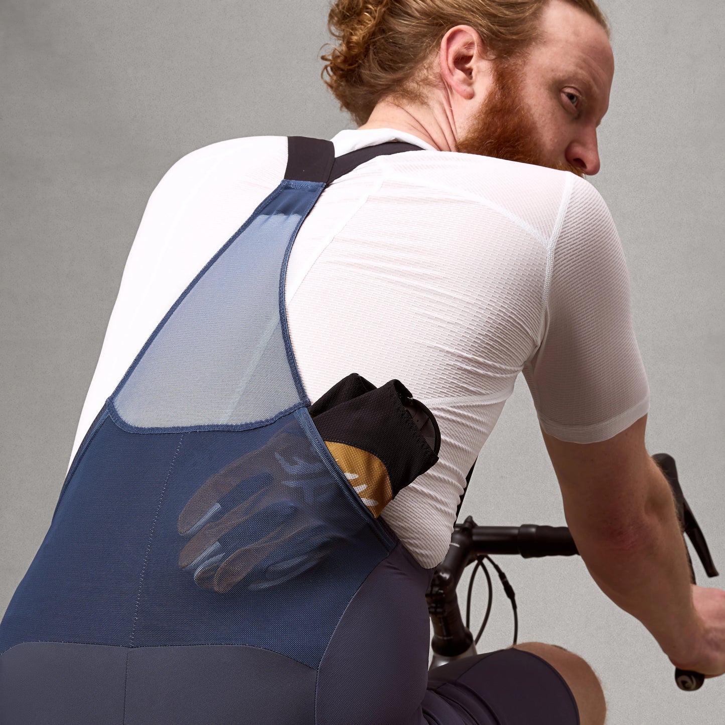 ENDURA ALLTRACK RIDE Carbon Kurze Trägerhose Grau