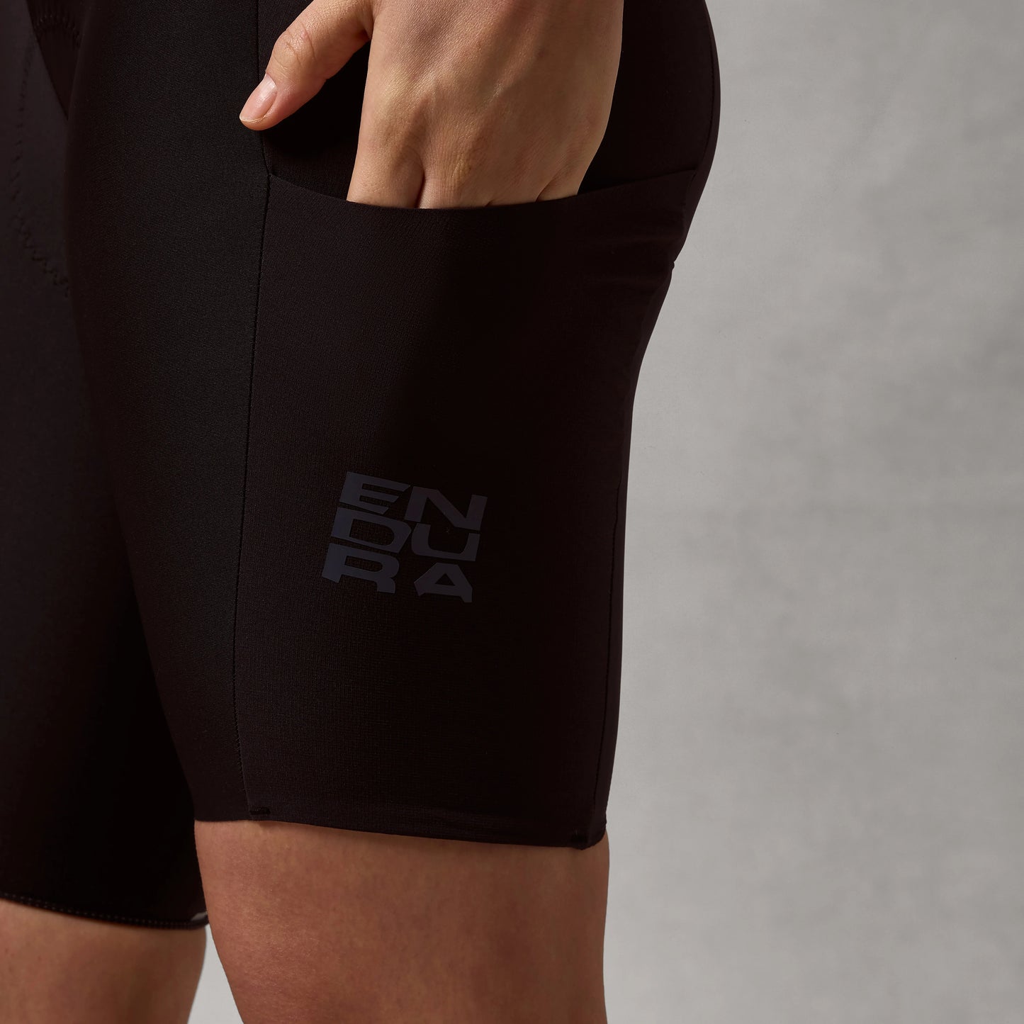 ENDURA ALLTRACK RIDE Women's Short Bib Shorts Schwarz